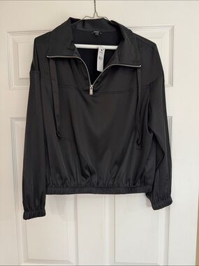 Express Satin Quarter Zip Drawstring
Pullover Top Size S Black
